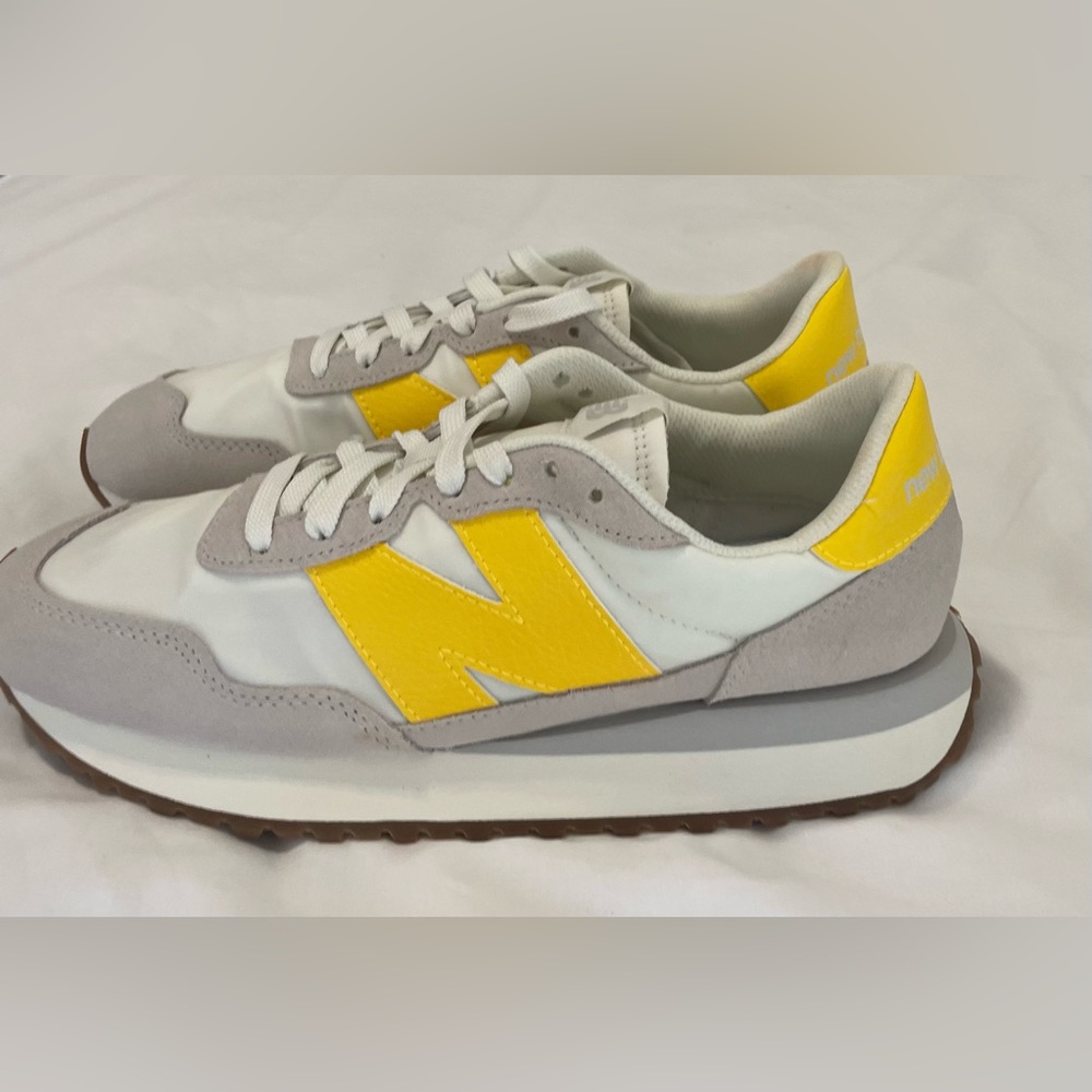 New Balance 237 Womens Size 10 Never Worn